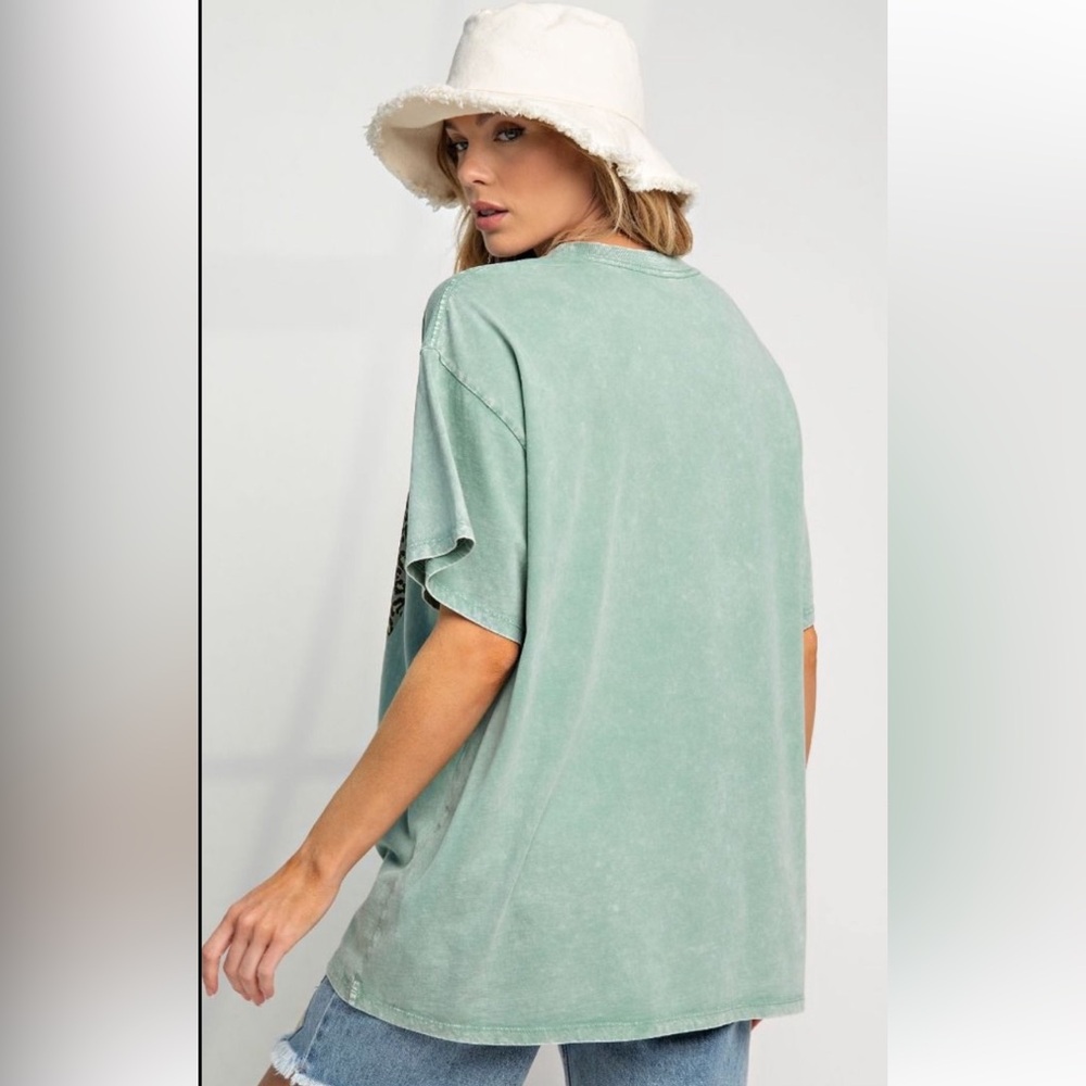 846 1X -3X ❤️ EASEL HAPPY FACE sage PRINT WASHED COTTON TOP - Picture 3 of 3